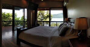 3 bedrooms, iron/ironing board, free WiFi, bed sheets - Cashewnut Cove Three-Bedroom Villa (Ko Lipe)