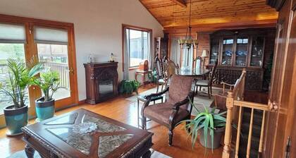 Charming, handicapped accessible 2-bedroom townhome in Lower Burrell