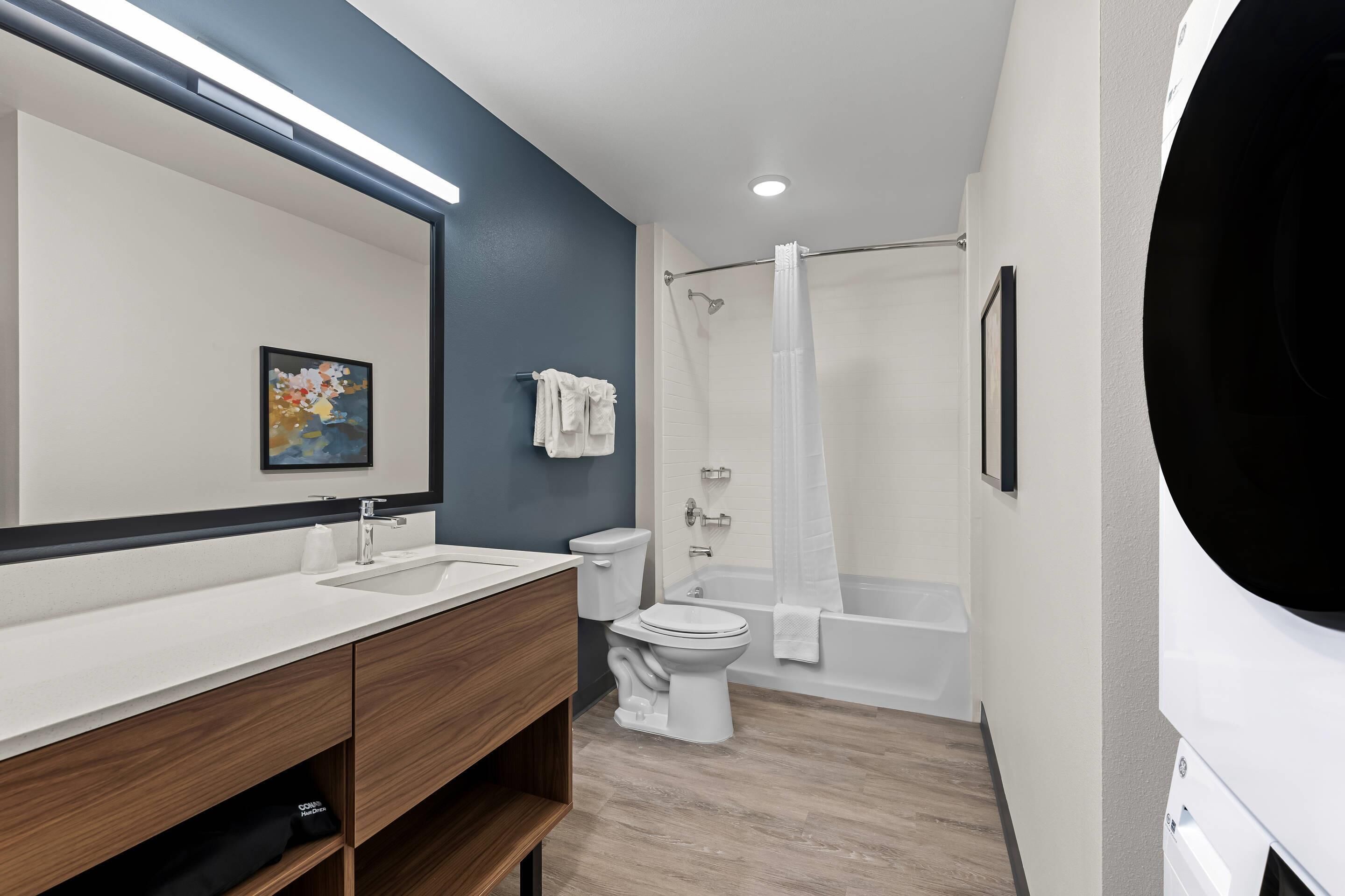 Suite, 1 King Bed, Non Smoking (Upgrade) | Desk, laptop workspace, blackout drapes, iron/ironing board