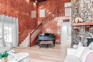 TV connectée, cheminée, baby-foot