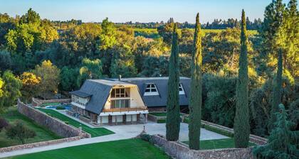 13-Acre Lux Estate Heated Pool, Pickleball, Games, Sleeps 20+