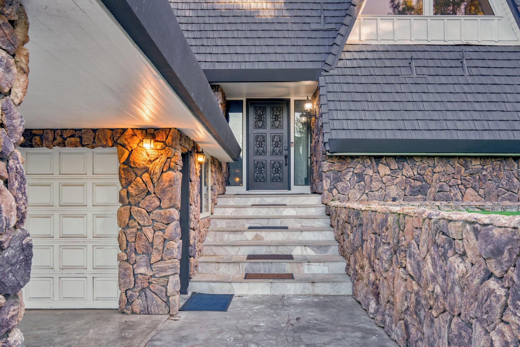 تفاصيل الفندق من الخارج