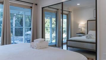 7 bedrooms, desk, iron/ironing board, travel cot