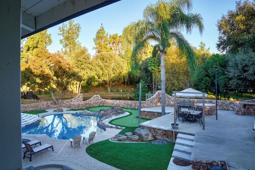 13-Acre Luxury Waterfront Estate May Weekend Deal Sleeps 20+