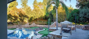 13-Acre Luxury Waterfront Estate May Weekend Deal Sleeps 20+