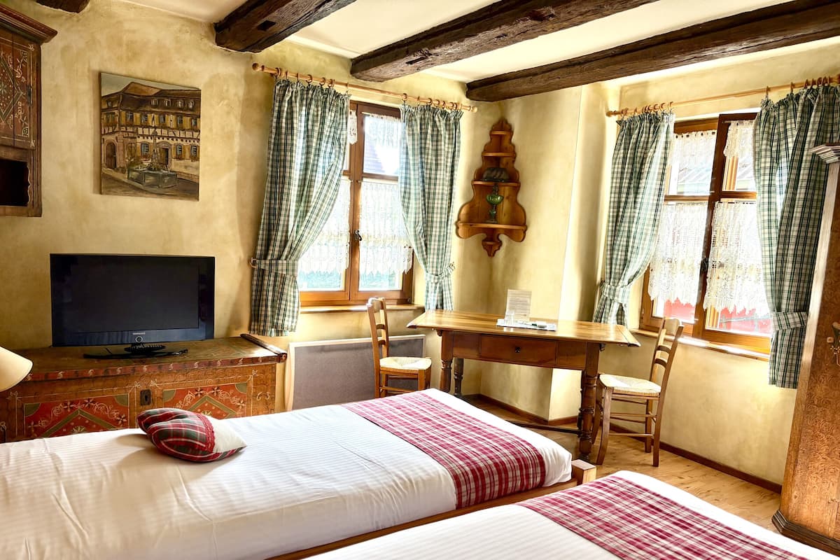 Comfort Twin Room, Private Bathroom | 1 bedroom, free WiFi, bed sheets