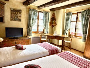 Comfort Twin Room, Private Bathroom | Free WiFi, bed sheets - Maison Gambrinus (Beblenheim)