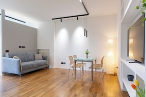 Smart TV - A terrace over St. Peter's (Roma)