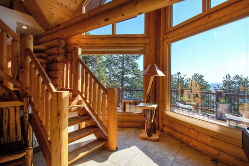 Luxe Log Home+Views+Hot Tub+Fire Pit+Open Air Game Room + Red Rocks