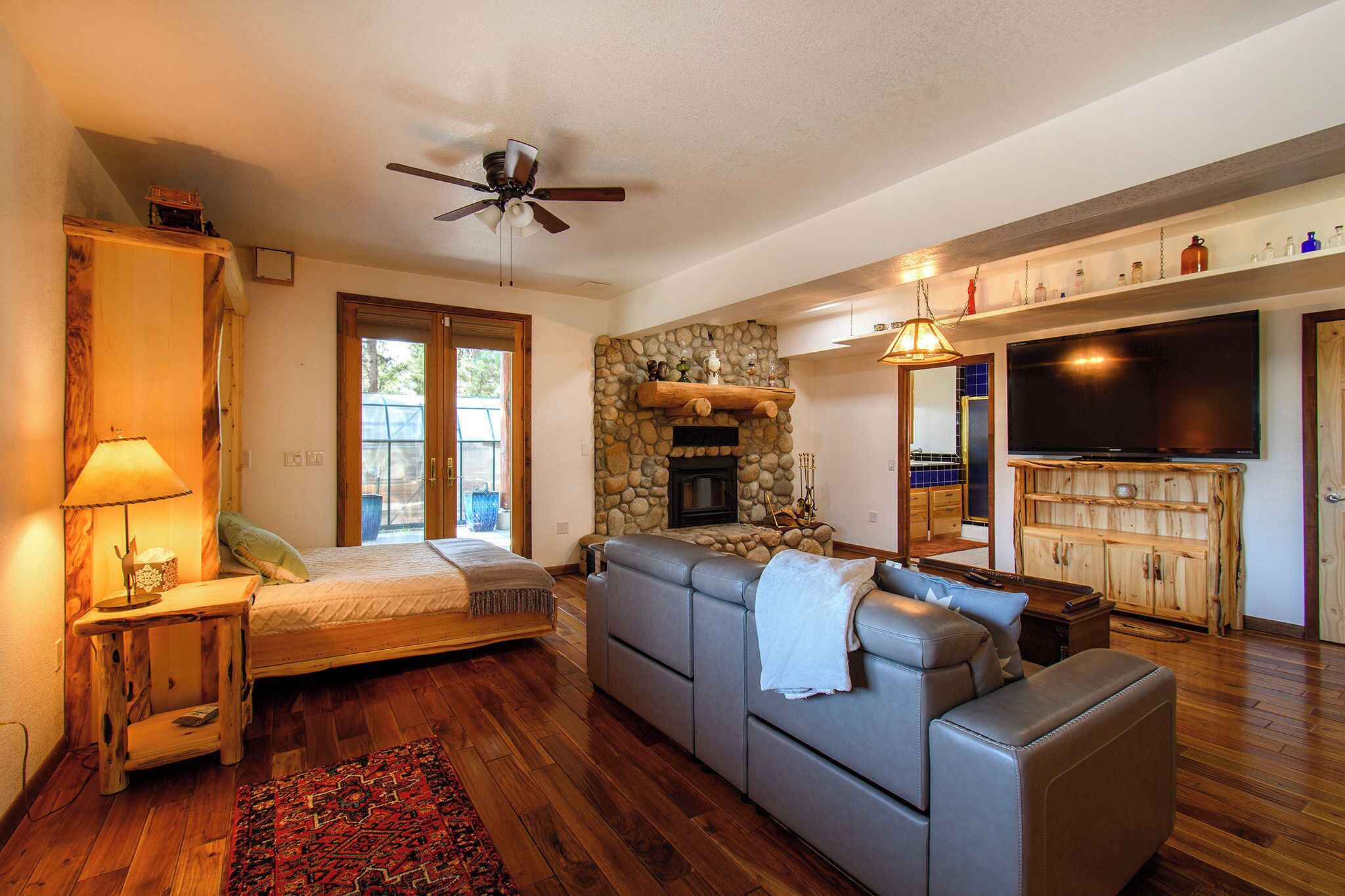 4 bedrooms, desk, travel crib, free WiFi
