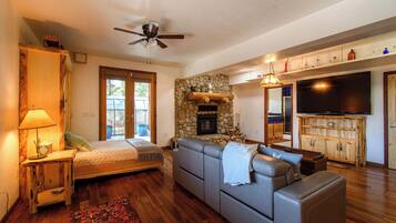 4 bedrooms, desk, travel crib, free WiFi