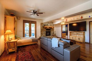4 bedrooms, desk, travel cot, free WiFi - Luxe Log Home+Views+Hot Tub+Fire Pit+Open Air Game Room + Red Rocks (Bailey)