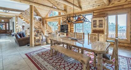 Luxe Log Home+Views+Hot Tub+Fire Pit+Open Air Game Room + Red Rocks