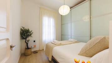 2 slaapkamers, een strijkplank/strijkijzer, internet, beddengoed