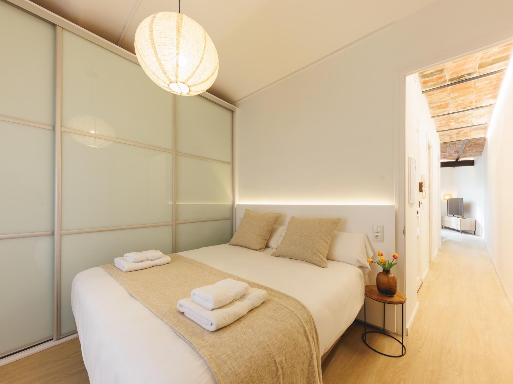 2 dormitorios, tabla de planchar con plancha, Internet y ropa de cama