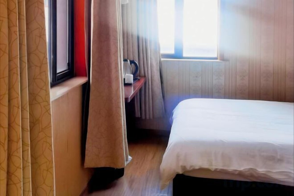 Cozy Double Room