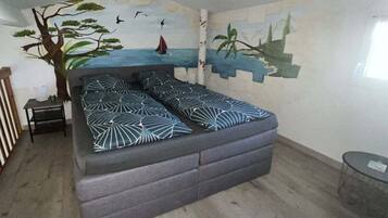 2 bedrooms, iron/ironing board, free WiFi