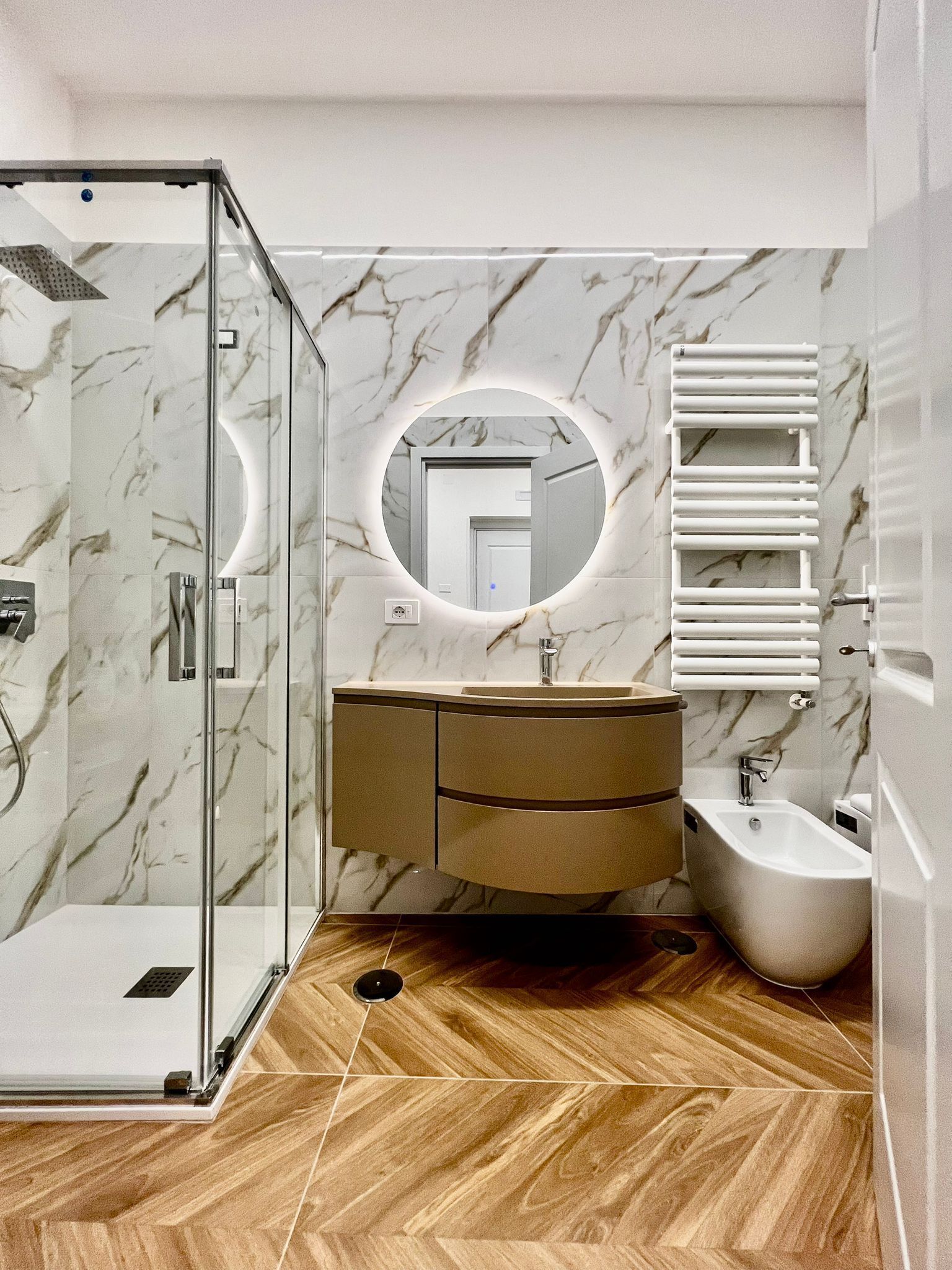 Comfort Triple Room | Bathroom | Free toiletries, hair dryer, soap, shampoo