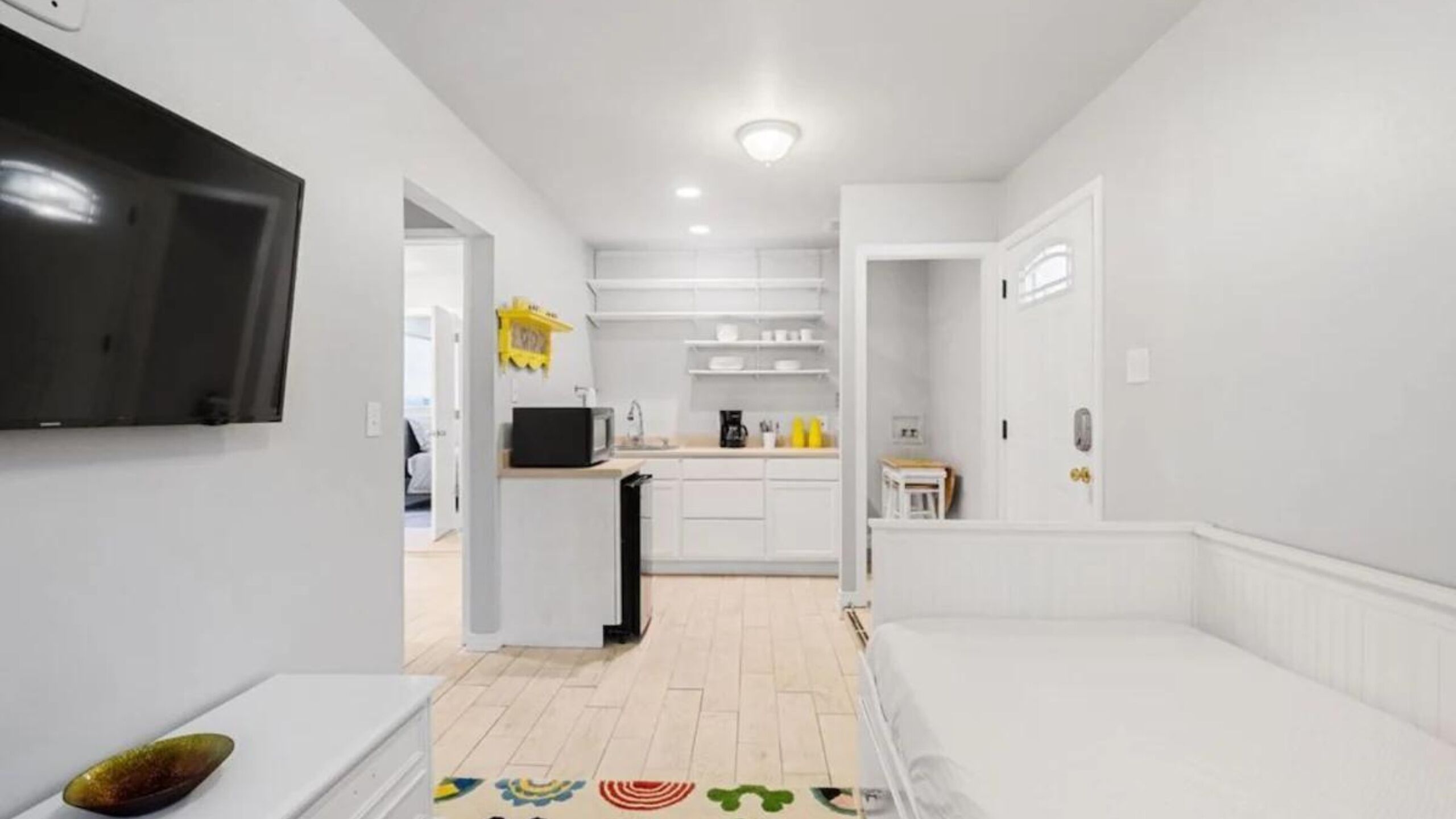 Free WiFi, bed sheets