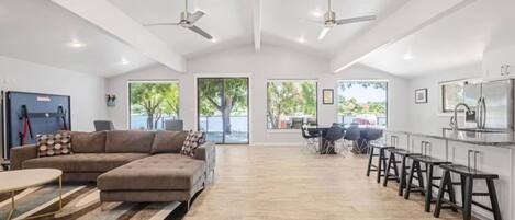 TV connectée, table de tennis de table