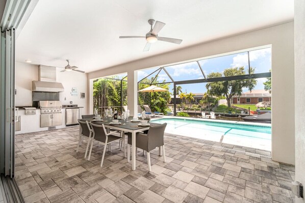 تناول الطعام بالخارج