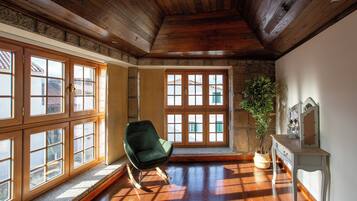 House, 4 Bedrooms, Smoking, Balcony | Living room