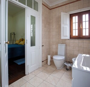 Maison, 4 chambres, fumeurs, balcon | Salle de bain