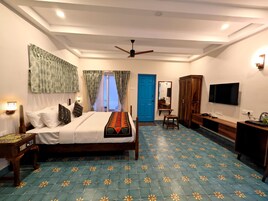 Comfort Double Room, Garden View | Desk, iron/ironing board, free WiFi, bed sheets