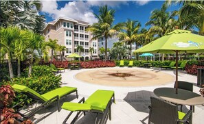 Outdoor dining - Luxury Condo at Margaritaville, Beach just minutes away! (Bradenton)