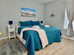 3 Schlafzimmer, Schreibtisch, Bügeleisen/Bügelbrett, Reisekinderbett