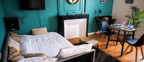 1 camera, una scrivania, ferro/asse da stiro, Wi-Fi gratuito