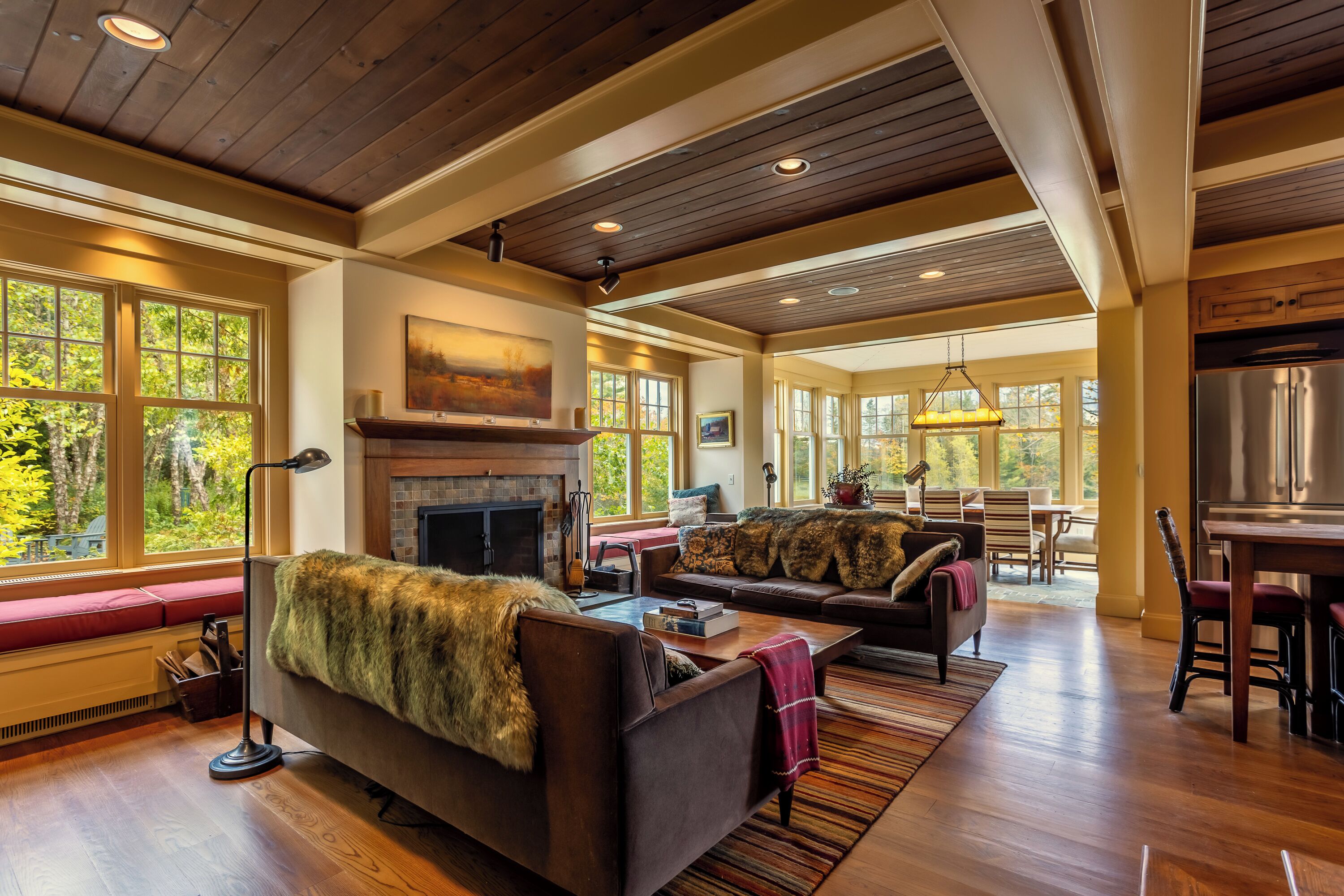 Smart TV, fireplace, table football, ping pong