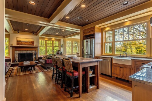 Charming VT ski retreat with hot tub, pool, fire pit & endless mountain views