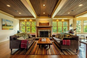 Smart TV, fireplace, table football, ping pong