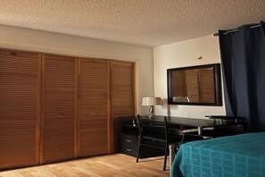 Interior - Holiday home on a healing lake 3-bedroom house in fabulous Venice (Venice)