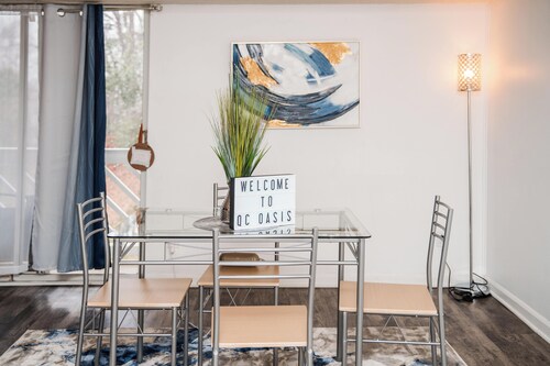 Upscale 2 Queen Beds/2 Bath in Charlotte University Area