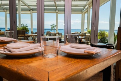 Charming Beach Studio | Breathtaking Views & 2 Full Beds