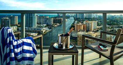 Charming Beach Studio | Breathtaking Views & 2 Full Beds