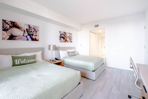 1 Schlafzimmer, Schreibtisch, Bügeleisen/Bügelbrett, Reisekinderbett