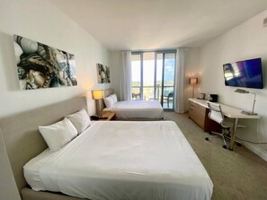 1 bedroom, desk, iron/ironing board, travel crib - Hallandale Beach Studio 2 Queen Beds w/Beach Service (Hallandale Beach)