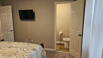 4 habitaciones, escritorio, tabla de planchar con plancha y wifi