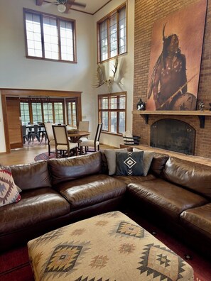 TV - Pike's Moosa Lodge Su (Cascade-Chipita Park)