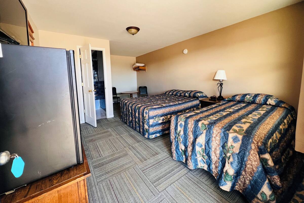Desk, iron/ironing board (on request), WiFi (free), bed sheets