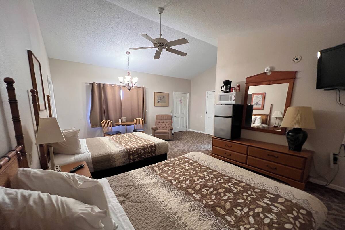 Desk, iron/ironing board (on request), WiFi (free), bed sheets