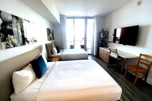 Skrivebord, strygejern/strygebræt, Wi-Fi, sengetøj