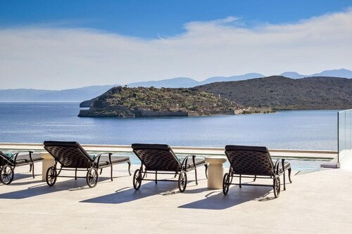 Spacious Sea view Villa with private pool