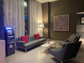 Interior - Trendy Studio with Pool, Gym & Beach Service in Prime Location (Hallandale Beach)