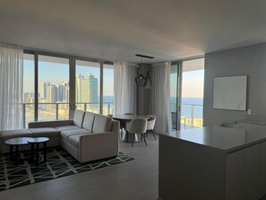 TV - Amazing Apt 2B/2B w/incredible Amenities Pool Beach and More (Hollywood)