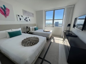 2 habitaciones, escritorio, tabla de planchar con plancha y wifi