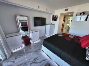 2 Schlafzimmer, Schreibtisch, Bügeleisen/Bügelbrett, WLAN